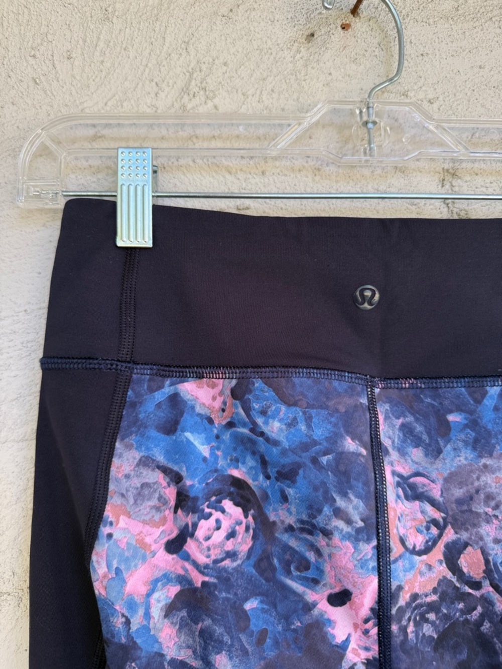 Lululemon If You're Lucky Crop Full-On Luxtreme Crops Size 6 - Picture 8 of 13